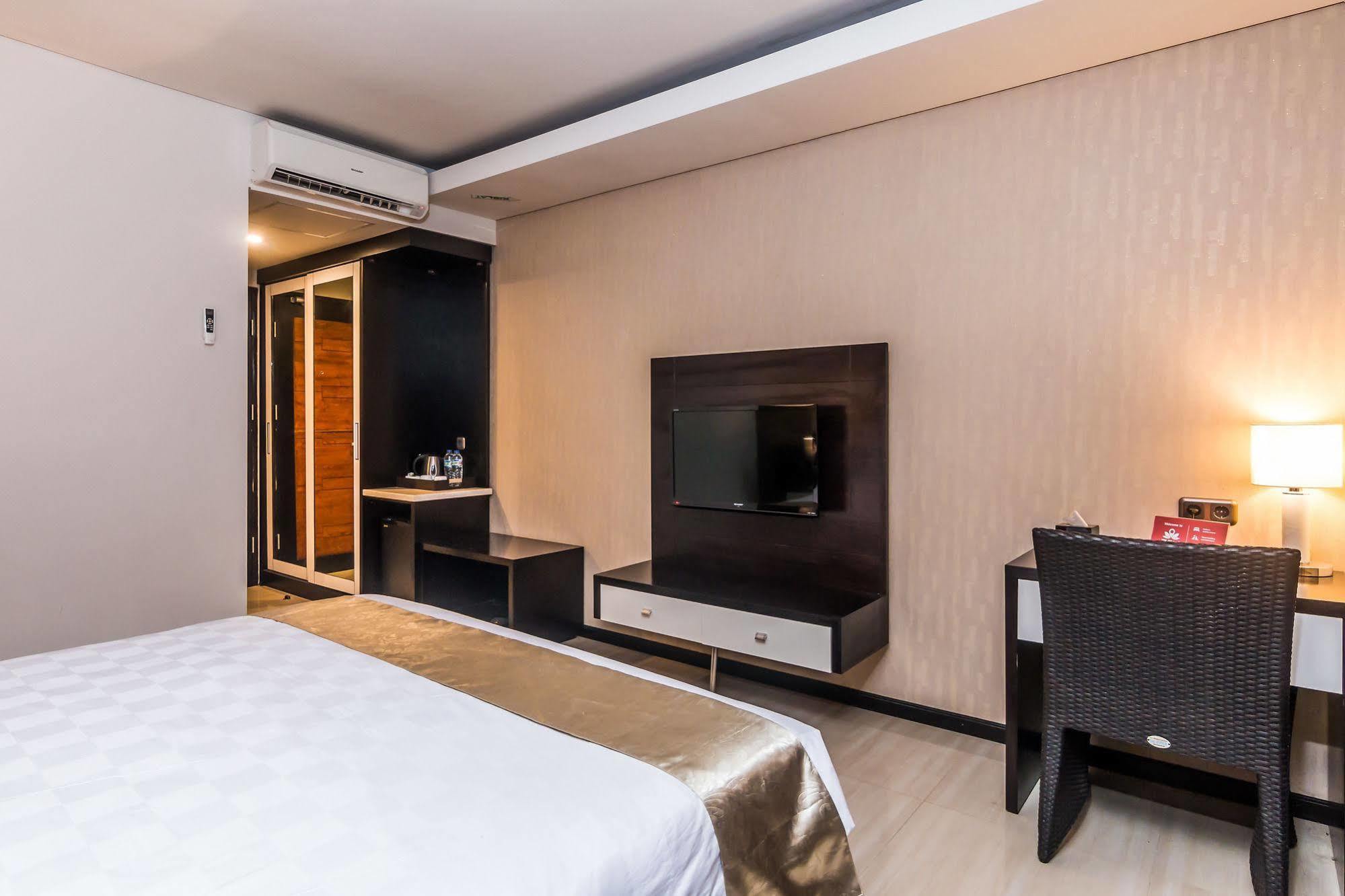 Zen Rooms Denpasar Marlboro Esterno foto