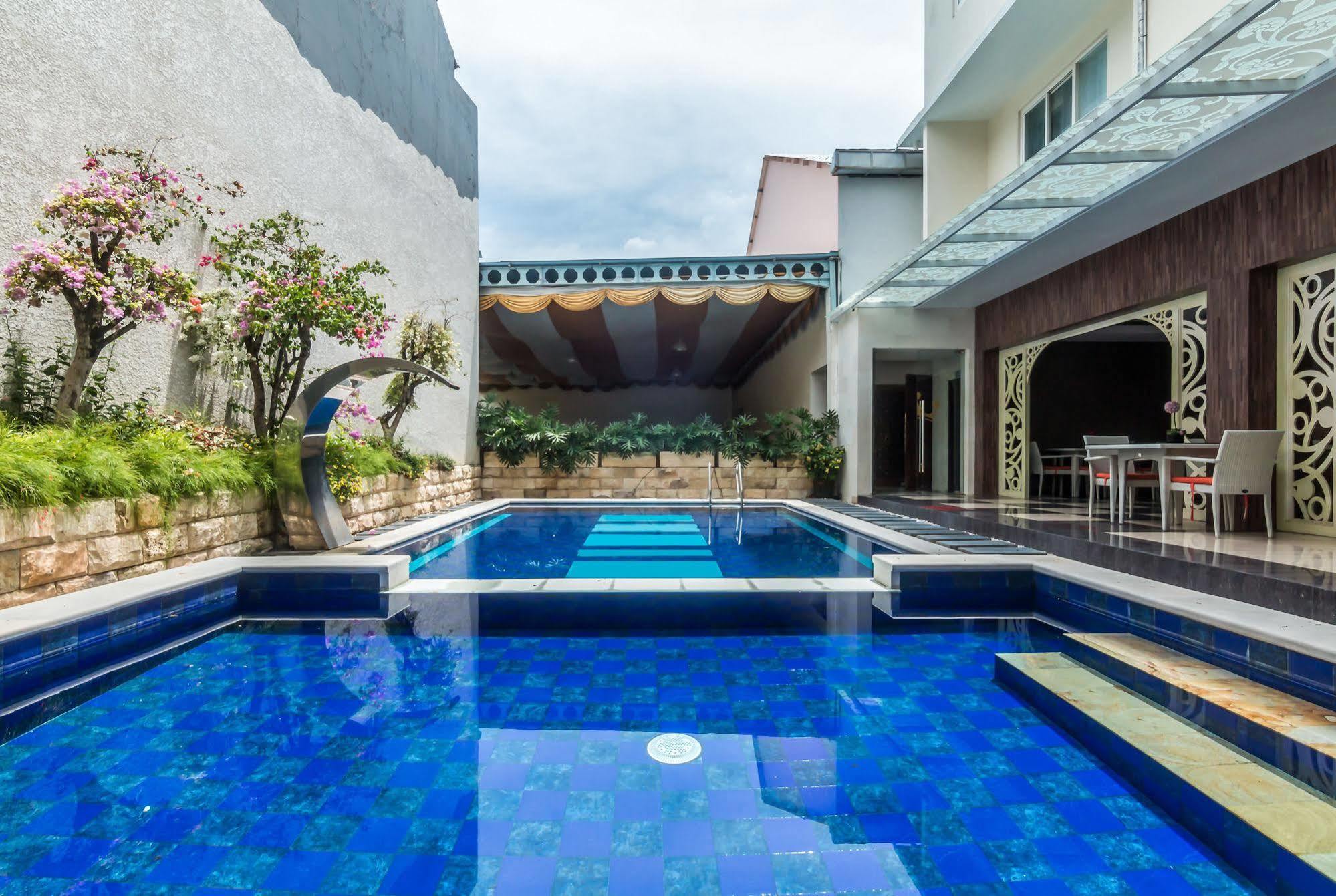 Zen Rooms Denpasar Marlboro Esterno foto